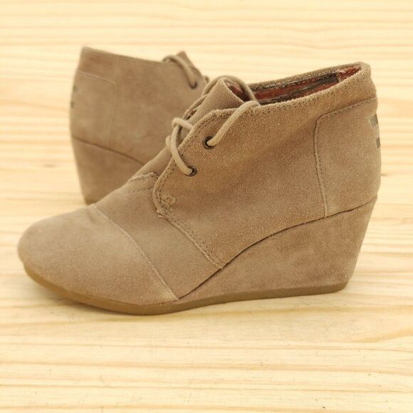 Toms Women's Wedge Booties Sz 6.5 Tan Suede Lace Up Boho Chic Ankle Boots Casual - Picture 1 of 10
